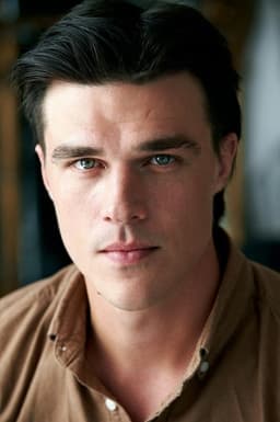 Finn Wittrock profile photo